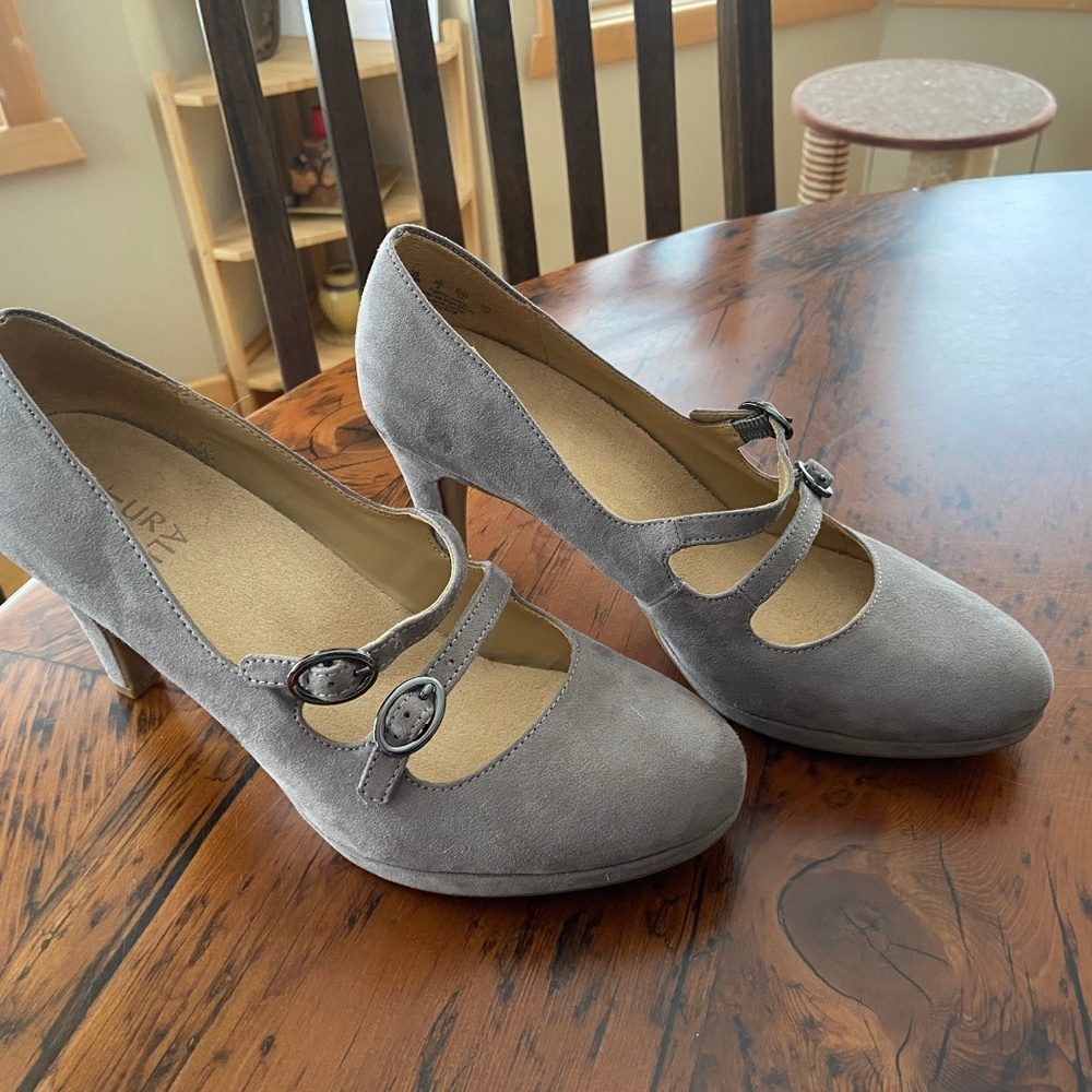 Elegant and versatile Naturalizer grey suede heels